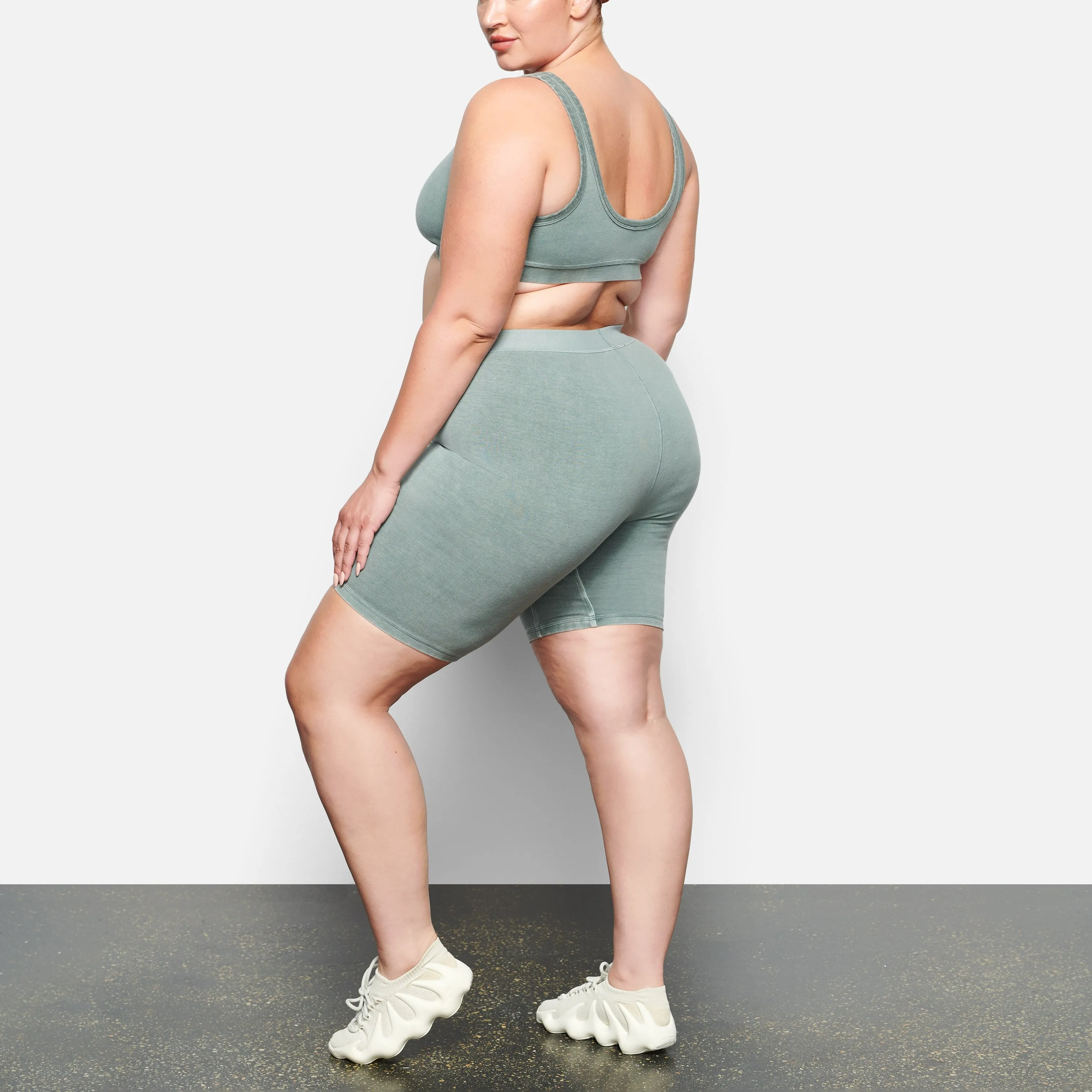 OUTDOOR BASICS SEAMED BIKE SHORT | BLUE CHALK