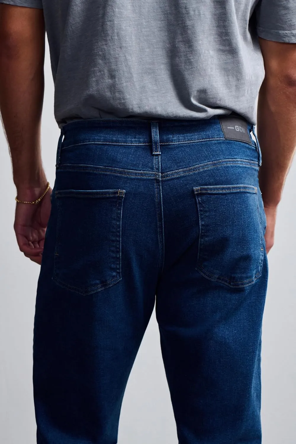 Roam Men's Mid Rise Relaxed Straight Leg Jeans
