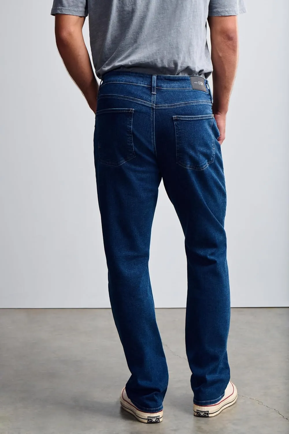 Roam Men's Mid Rise Relaxed Straight Leg Jeans