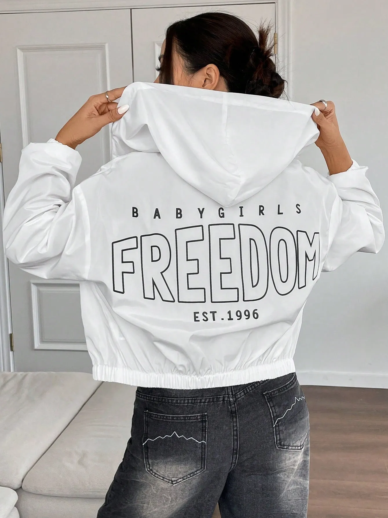SHEIN EZwear Letter Graphic Hooded Zipper Front Jacket